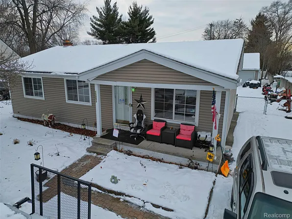 15093 Lyons St, Livonia, MI 48154