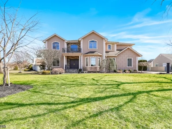 536 Green Valley Rd, Paramus Boro, NJ 07652