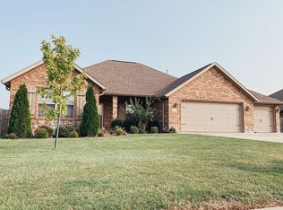 906 Sedgwick Dr, Prairie Grove, AR 72753