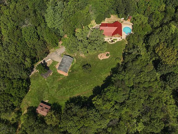 3rd image of 16850 Hood Hollow Ln