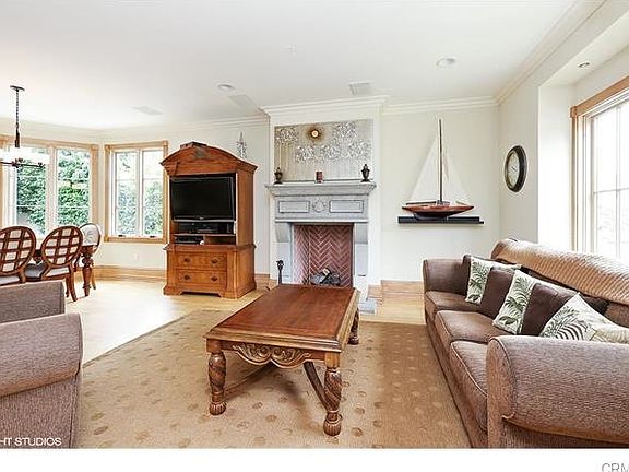 5th image of 300 Catalina Dr