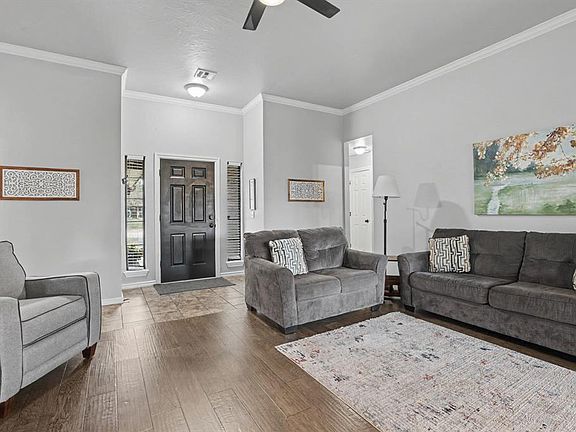 2nd image of 200 Taos