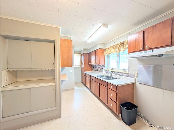 2nd image of 2173 W Mount Morris Rd