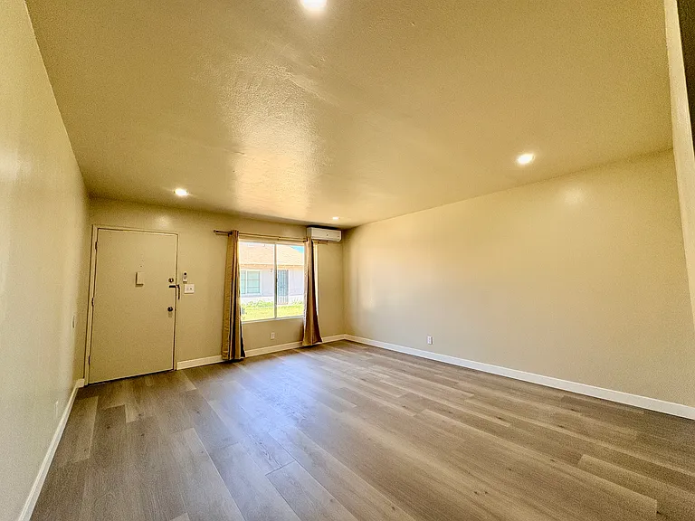 4572 Canoga St #B — Photo 5