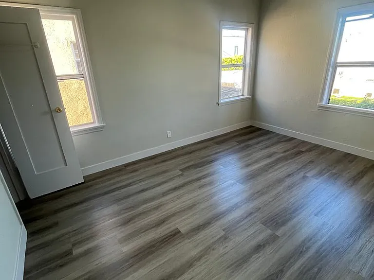 2000 S Harcourt Ave — Photo 14