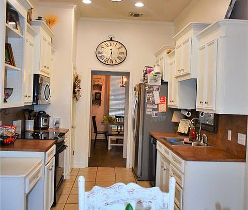 3rd image of 108 Lone Oak St