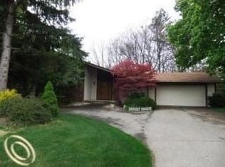 29427 Lake Park Dr, Farmington Hills, MI 48331