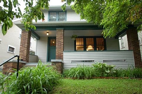 1st image of 40 E Longview Ave