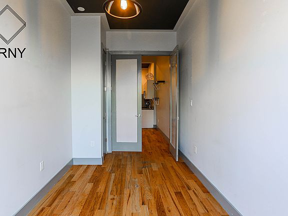 2nd image of 204 Irving Ave APT 2