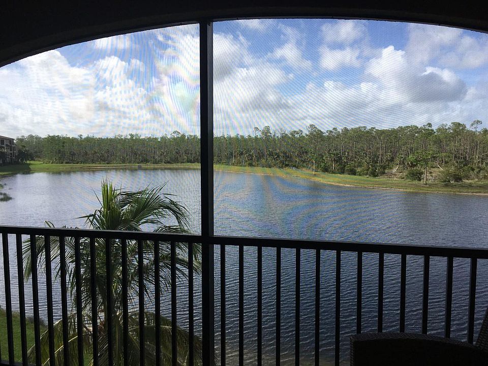 Long lake view from the Lanai. All day sun and sunset!