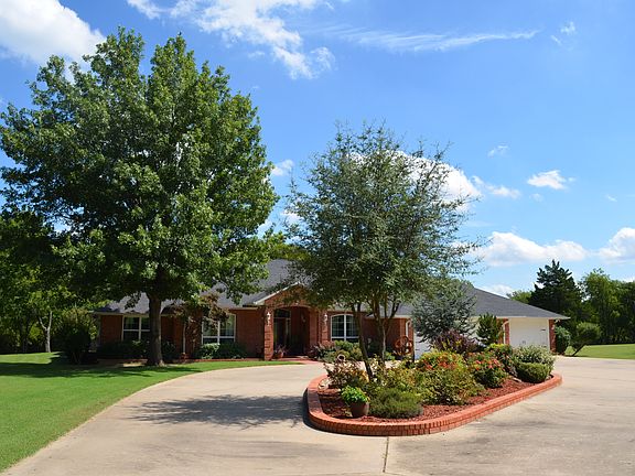 3rd image of 240 E Woods Ln