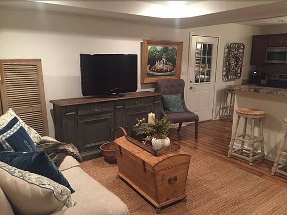 4th image of 406 Honeysuckle Dr