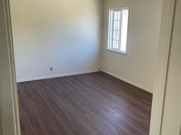 3rd image of 4064 Redwood Ave