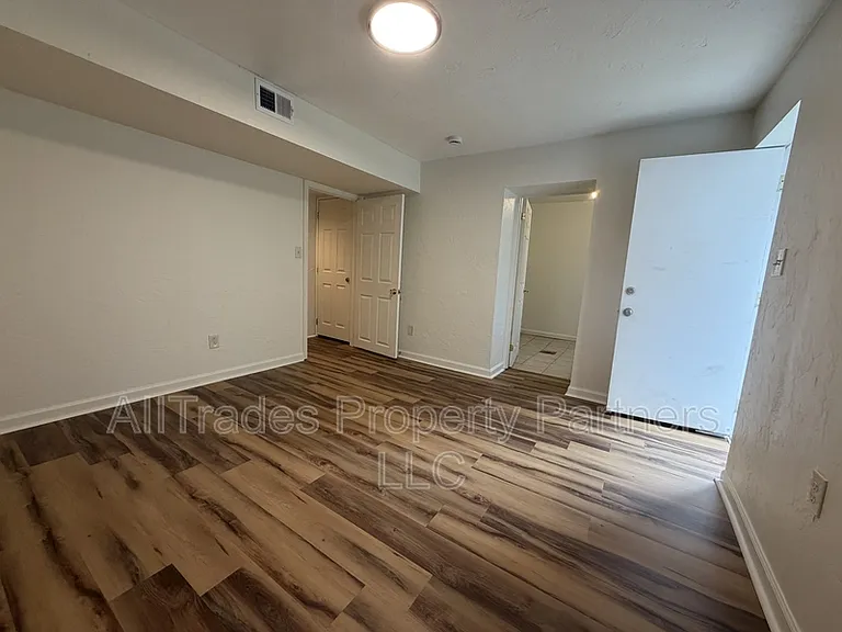 527 Duquesne Ave #1 — Photo 5