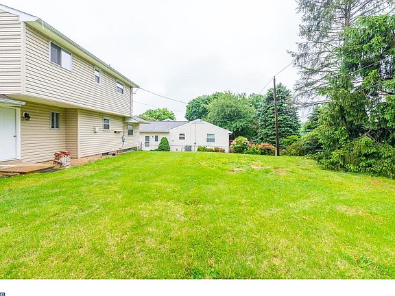 4th image of 2847 E Oakland Dr