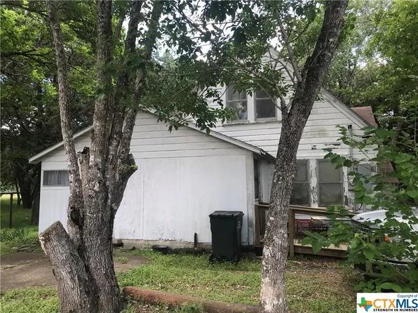 1410 N East St, Edna, TX 77957