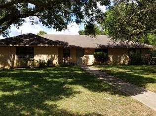 2020 2nd St, Hempstead, TX 77445