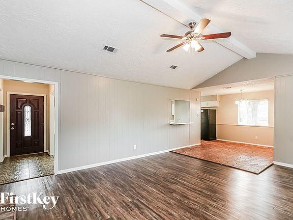 4th image of 3103 Apple Dr