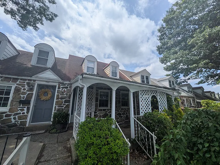 902 Woodlawn Ave — Photo 12