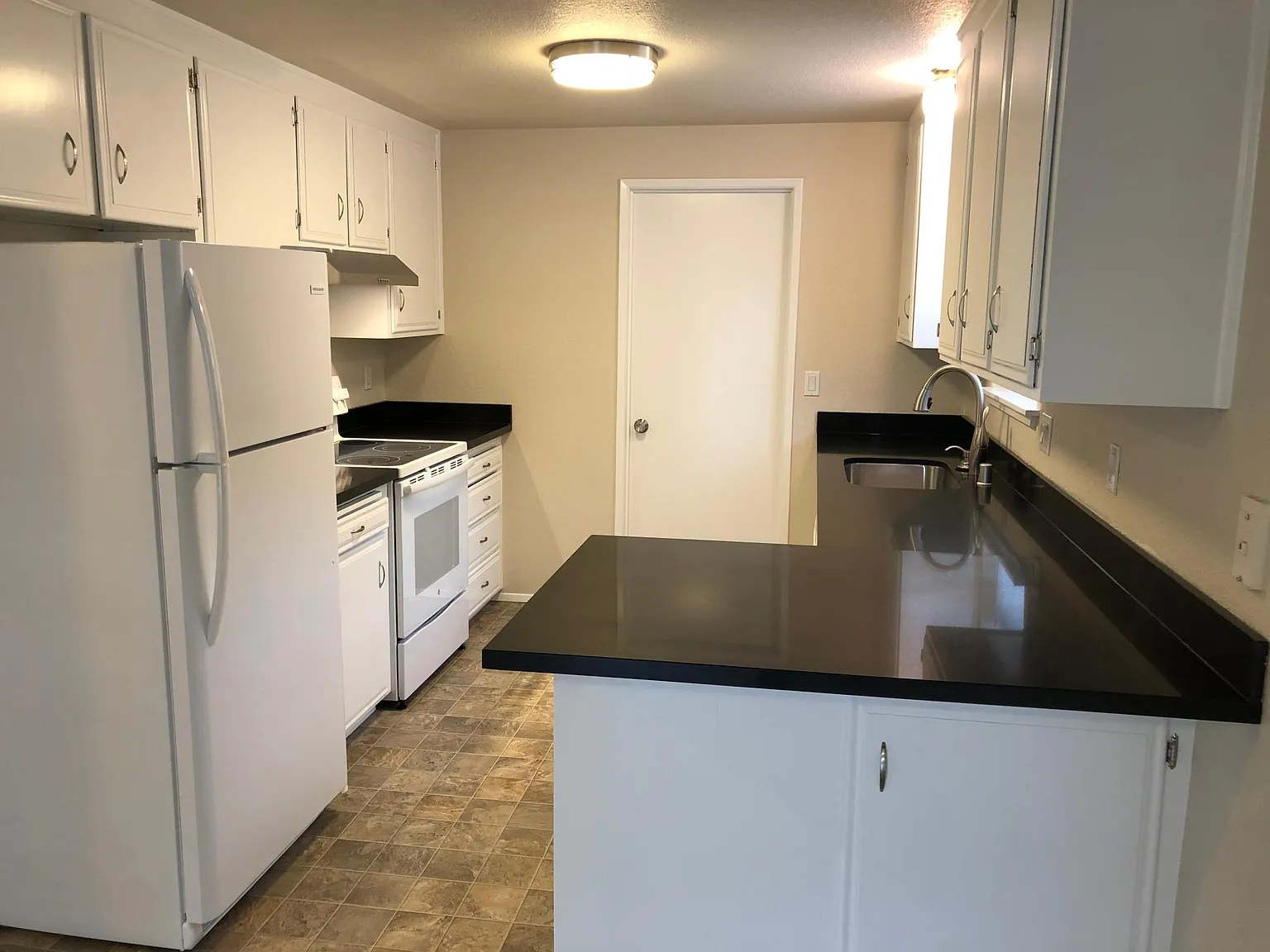 2 bed, 1.5 bath, 1301 sqft, $2,625 — Photo 4