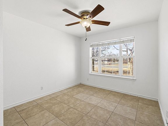 4th image of 201 Green Oaks Loop