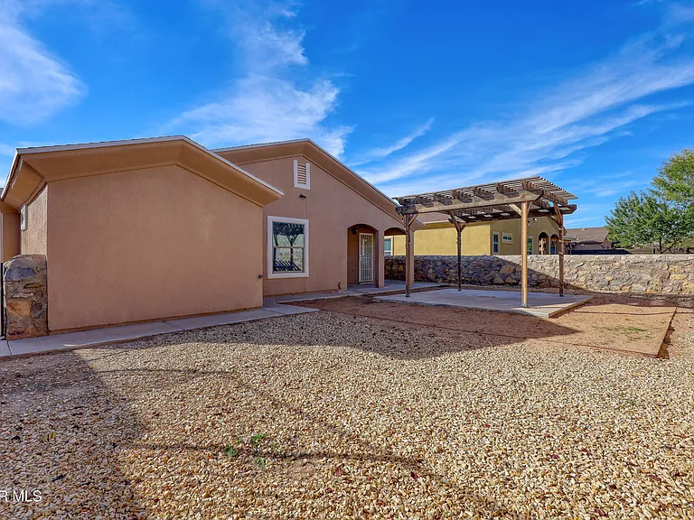 14325 Woods Point Ave — Photo 34