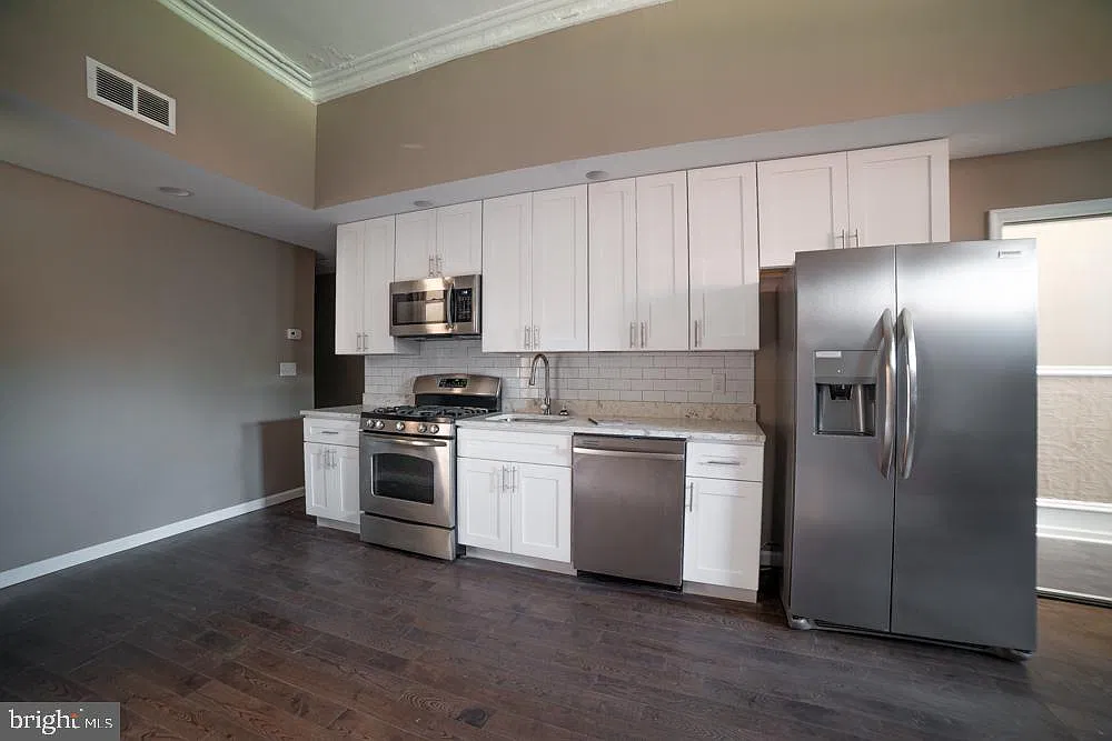 1418 W Diamond St — Photo 1