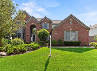 5093 Creekmonte Dr, Rochester, MI 48306