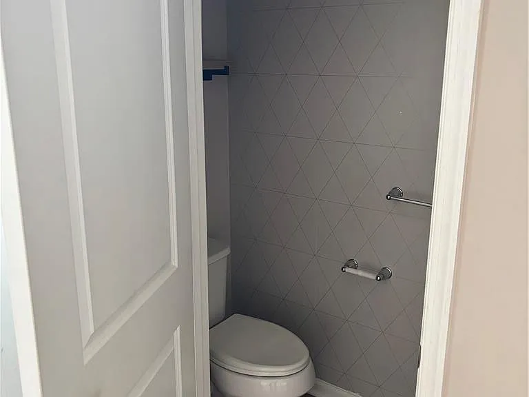 1155 Westminster Dr — Photo 5