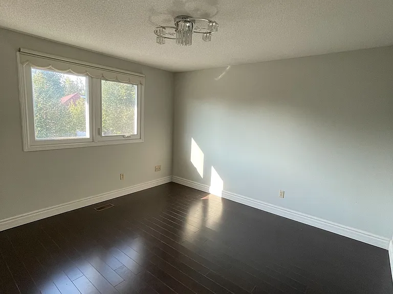 38 Southgate Cres — Photo 12