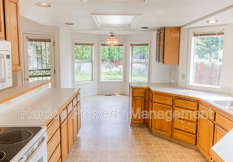 9952 W Pattie Dr — Photo 4