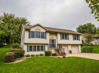 410 Perimeter Rd, Mount Horeb, WI 53572
