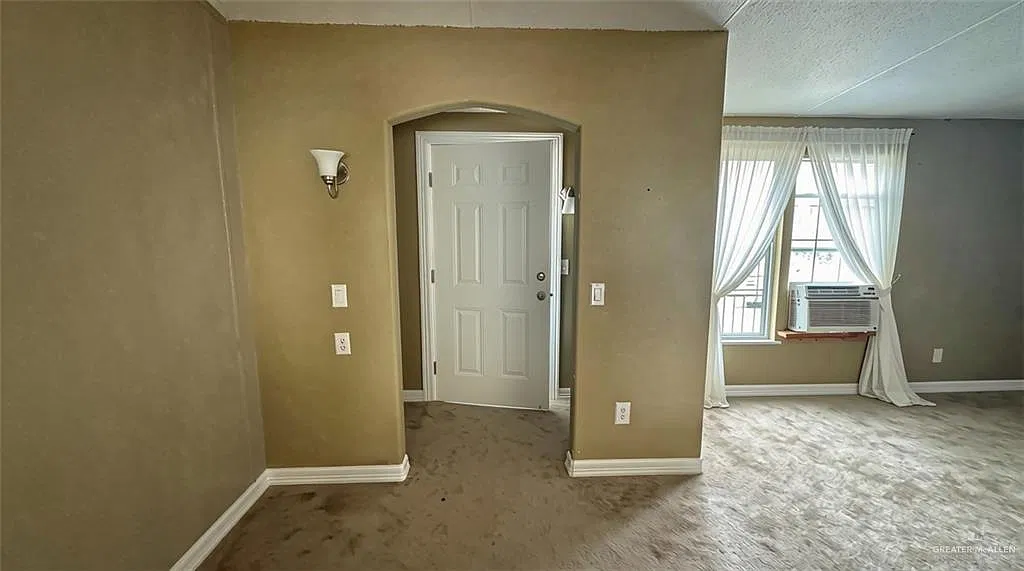 4 bed, 2.0 bath, 1456 sqft, $1,200 — Photo 2