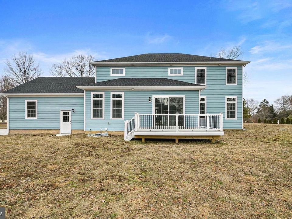 2nd image of 105 Corbins Close