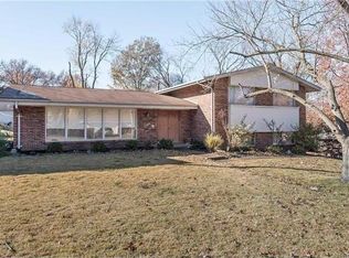 610 Camborne Dr, Saint Louis, MO 63125