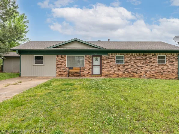 4014 Pleasant St, Ozark, AR 72949
