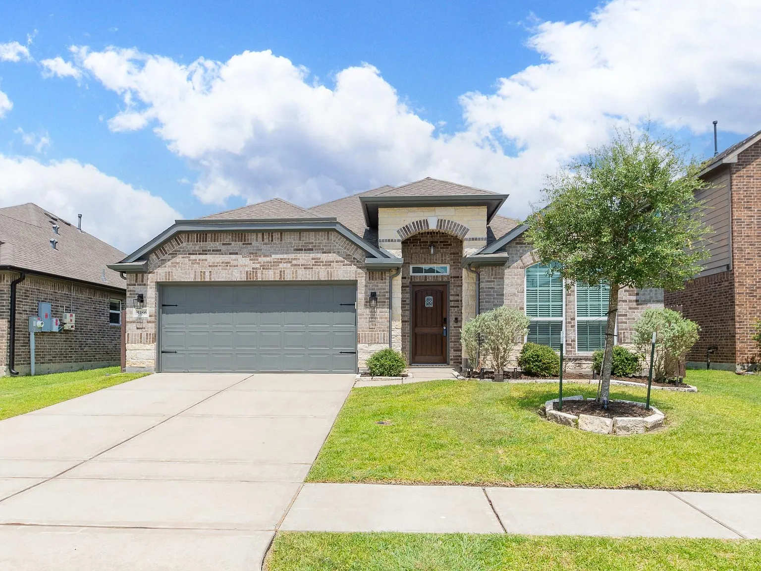 3 bed, 2.0 bath, 1854 sqft, $2,600 — Photo 2