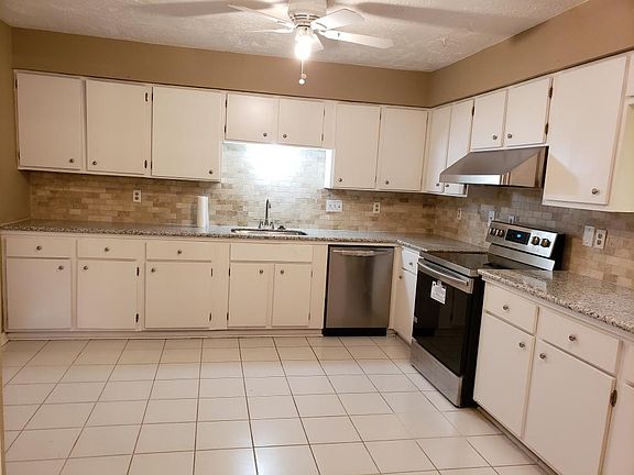 3rd image of 12117 Poulson Dr