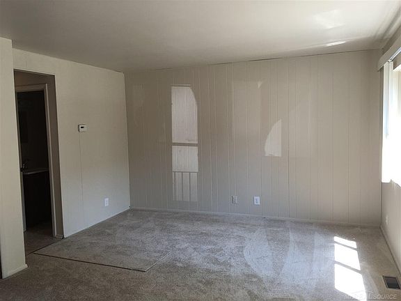 3rd image of 25689 Salem St