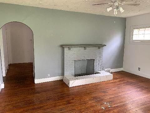 3rd image of 3202 N Temple Ave