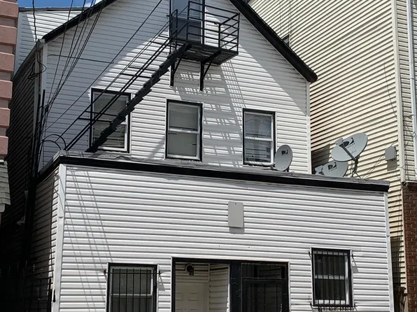 218 3rd St, Elizabeth, NJ 07206