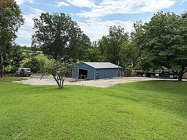 3 bed, 2080 sqft, $2,200 — Photo 3