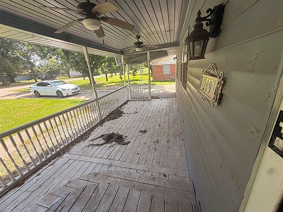 2nd image of 209 Lone Star Rd