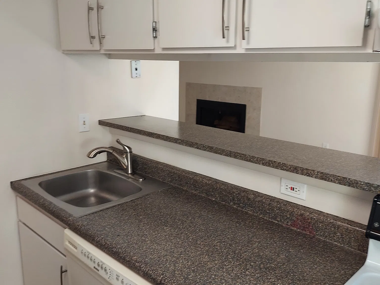 1 bed, 786 sqft, $1,250 — Photo 4