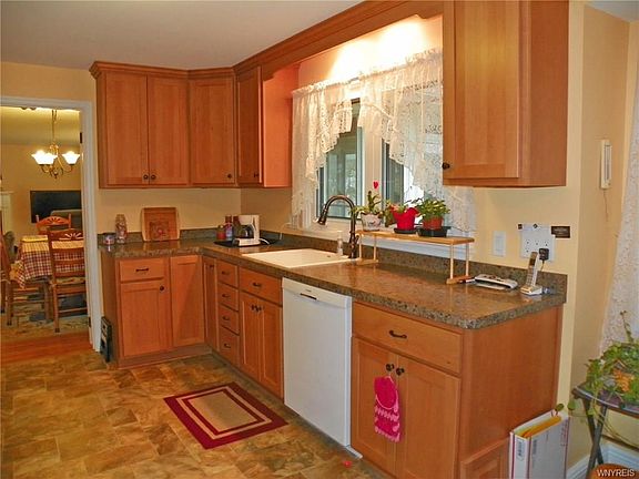 4th image of 48 Sunbury Ct