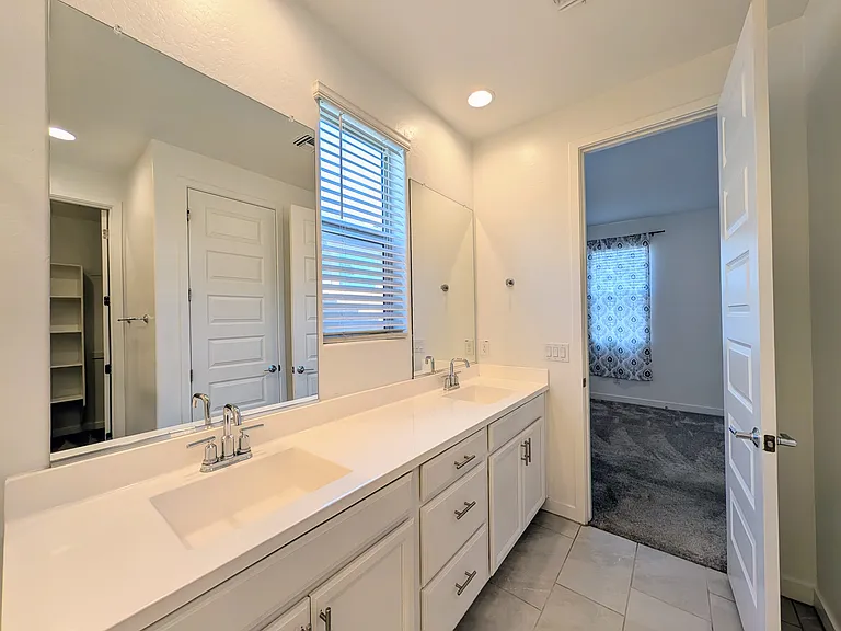 9509 W Sells Dr — Photo 20
