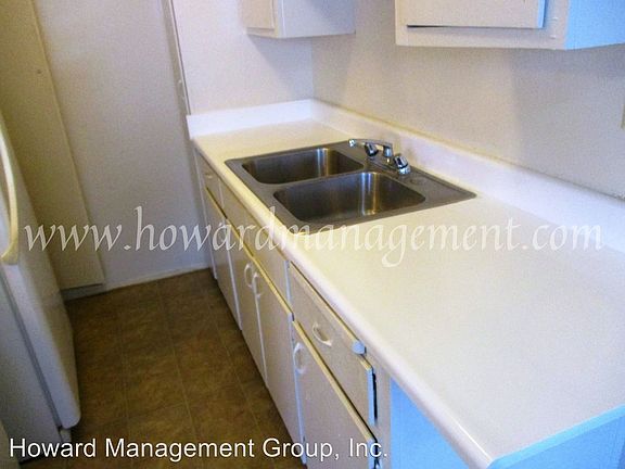 5th image of 4256 Lindblade Dr APT 5