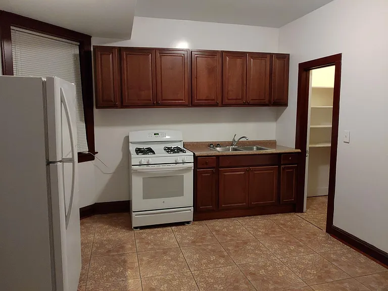 2909 N Albany Ave — Photo 4