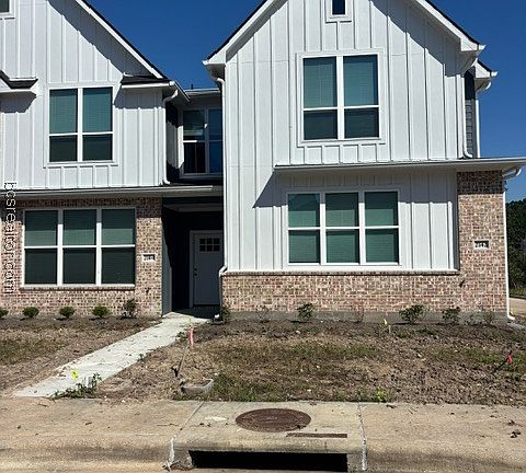 2nd image of 2144 Big River St