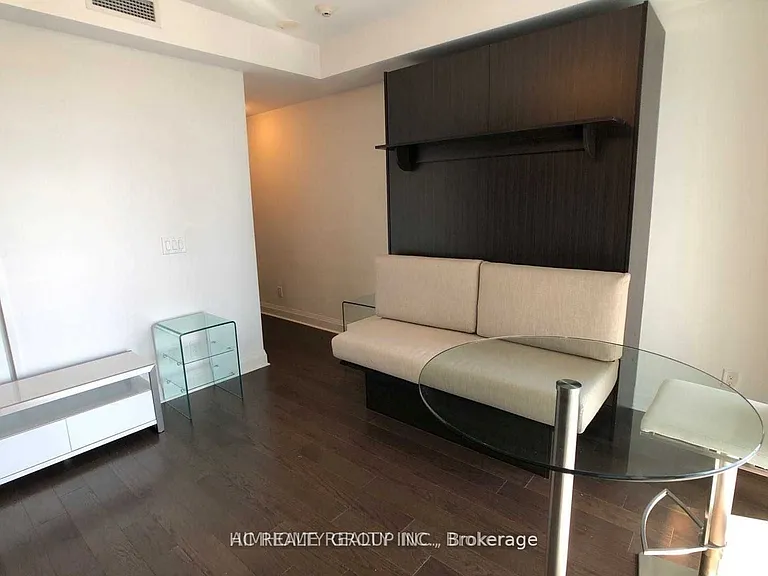 1080 Bay St #707 — Photo 9